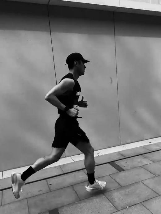 现货 THS-限时 情侣款 萨洛*M6家联名款 巨巨巨透气网眼运动鞋 3色 QZ114 商品图4