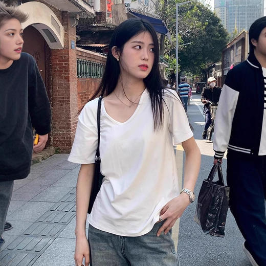 【39.9颜色任选三件❗️宽松纯色短袖内搭】当季搭配良手，时尚百搭修身显瘦，舒适有型告别软塌贴身，宽松纯色打底衫内搭辣妹学生上衣L 商品图0