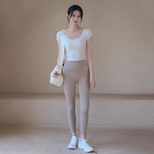 跃牌【周游世界系列】新款瑜伽服女带胸垫运动短袖高弹修身设计感T恤TP0916 商品图4