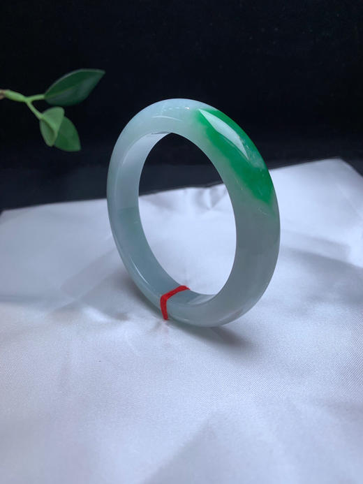 620460，53.8 辣绿色手镯，一截辣绿色特色别漂亮，干净清爽 商品图3