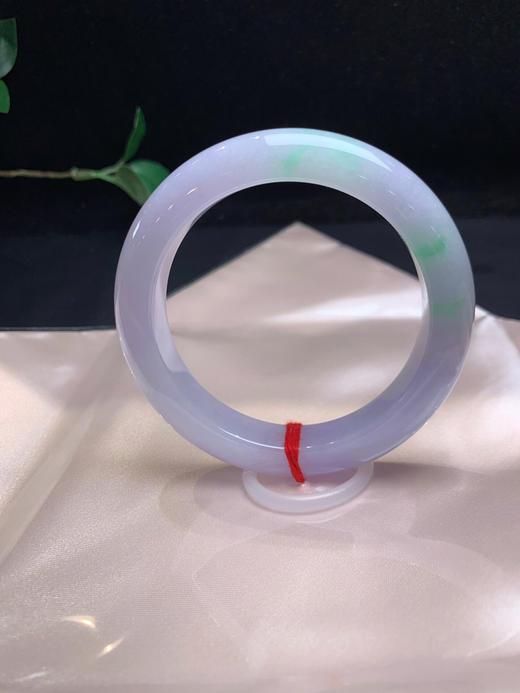 620461，58.8春彩手镯 ，淡紫罗兰底色 一截飘清新绿底，清新干净，底妆很细腻 商品图1