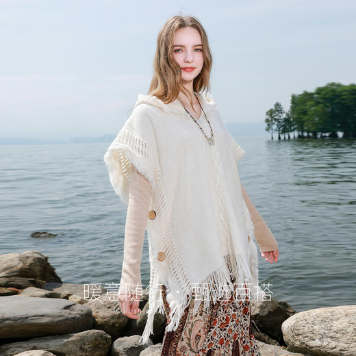 三彩2025新款【波西米亚】外搭连帽针织披肩流苏镂空木扣时尚出游 商品图1
