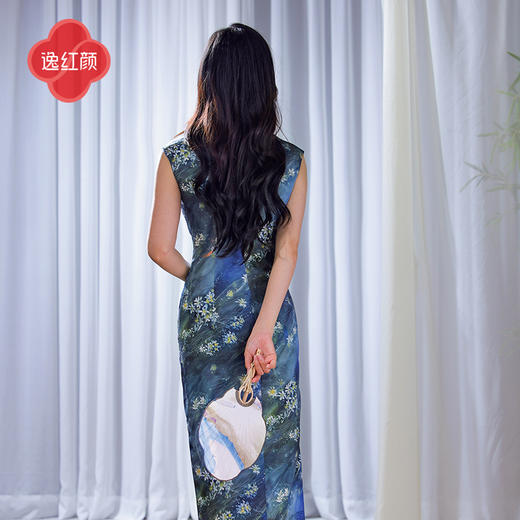 逸红颜彗予2025夏新款略宽松有腰身版金绫缎银河雏菊松弛感长旗袍 商品图4