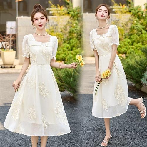 2025夏季新款方领泡泡袖高腰显瘦刺绣亮片气质连衣裙LDB2806 商品图4