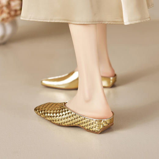 【预售5天】金色编织包头拖新款方头内增高平底拖真皮拼接通勤配裙穆勒鞋MBJR&6920 商品图3