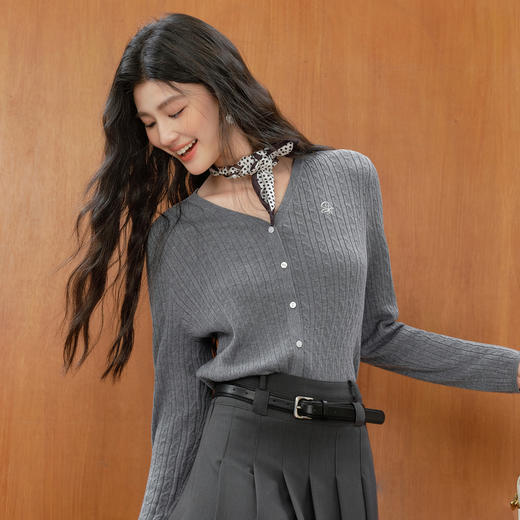 【严选】诗凡黎醋酸天丝羊毛绞花针织开衫2025秋新款老钱薄款V领长袖上衣7G7231011 商品图2