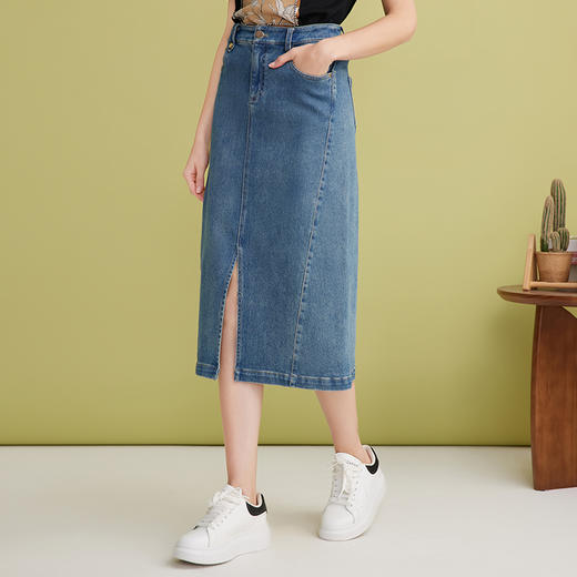 EITIE爱特爱舒适微弹高腰包臀开叉过膝牛仔半身裙2025春季新款A2506517A 商品图1