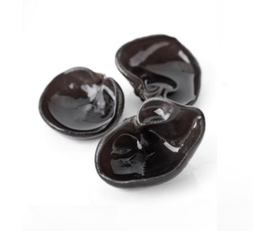 云南石林高原云耳|云耳是木耳当中的一种，主要生长在高原地区的菌类，平时生活当中多食用云耳是能够有助于肠胃清除难消化异物，而且当中含有丰富的铁元素，能够起到补血的效果，对预防血栓等也很有效果。 商品图2