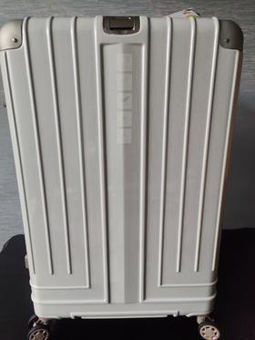 大号拉杆箱 ，代工厂出品货 台湾的一个品牌，质量和做工都不错，29寸拉杆箱福利活动368元包邮