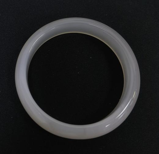 V119644-A-X026V00094876 周大福CHOW TAI FOOK 简约大气玉髓手镯 商品图3