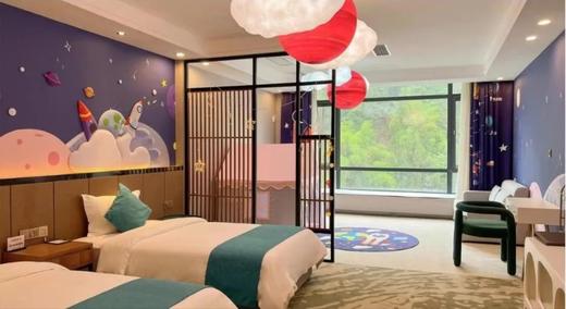 💦【九龙沟·樱花温泉假日酒店】
🎐避暑/登山/玩水/泡汤·暑假旺季周五不加价
🏞️游天然溪谷，吸山间负氧离子，泡品质舒适温泉… 商品图1