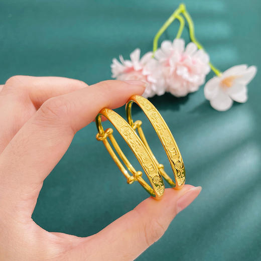 【限时克减150元】足金 #儿童/宝宝 3D硬金空心推拉童镯快乐宝贝宝宝童镯/对（面宽约4.7-5.1mm，厚约2.6mm(AR3DTZ00019)预售产品下单后不退款不退货不换货不补差价 商品图2