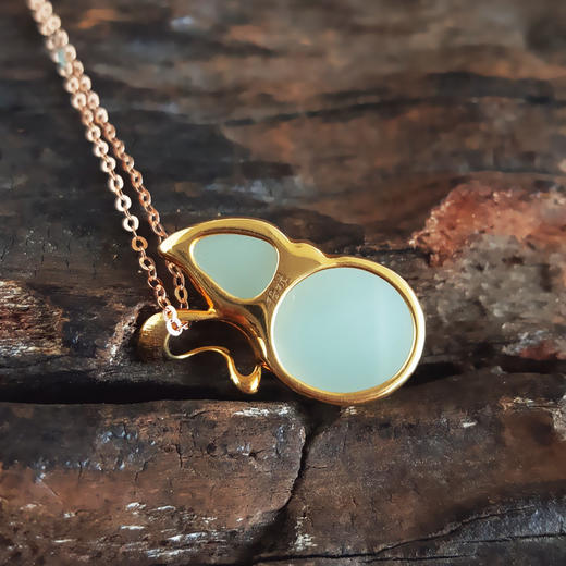 【天然正品】周大福AU750黄金镶钻镶天然细腻葫芦造型（福禄平安）和田玉吊坠项链22.1*21.2*5.3MM（皆取最大值）女士现售价：780特价！050425AH12 商品图6