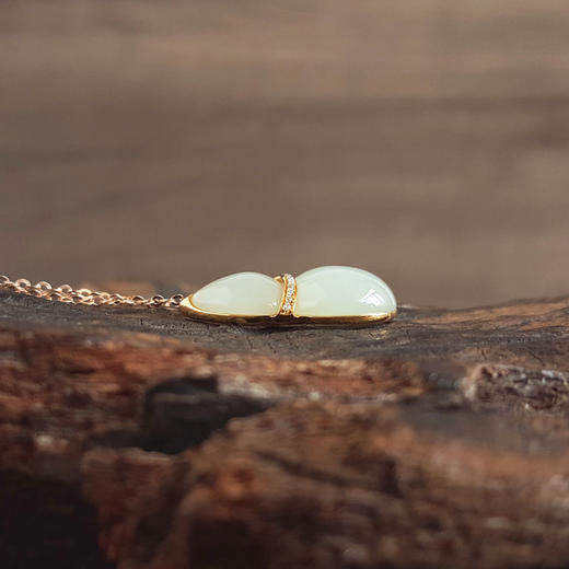 【天然正品】周大福AU750黄金镶钻镶天然细腻葫芦造型（福禄平安）和田玉吊坠项链22.1*21.2*5.3MM（皆取最大值）女士现售价：780特价！050425AH12 商品图7