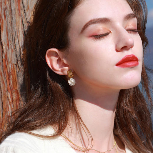 三彩2025新款油画玫瑰耳环金色艺术感褶皱首饰法式浪漫约会小众女 商品图2