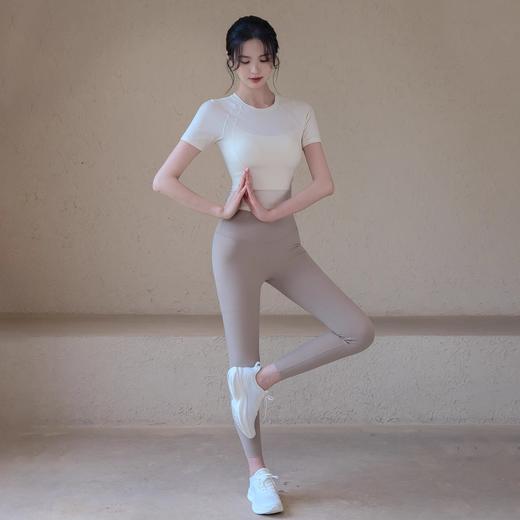 跃牌【周游世界系列】春夏新款瑜伽服女轻薄高弹透气短款晓星氨纶运动短袖T恤TP0882 商品图4