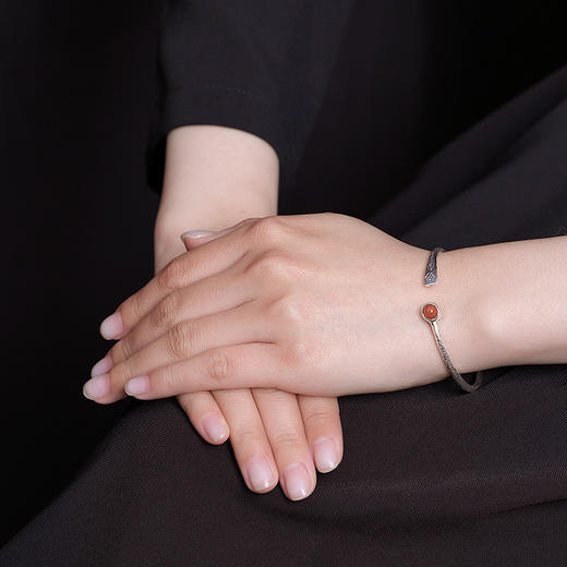 【锤纹小鱼】S999.9足银南红玛瑙开口手镯【CW-SZ01999】 商品图3
