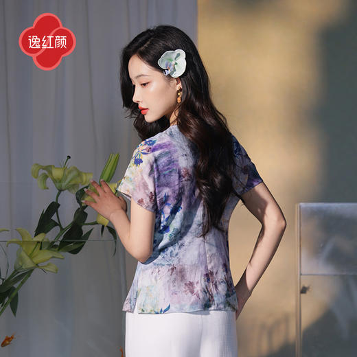 逸红颜叶栀2025夏季新款天然植物染弹力棉感压褶新中式短袖上衣女 商品图4