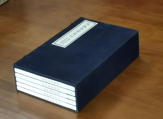 特惠！！《阅微草堂笔记》，线装，12开，175*285mm，一函五册，手工宣纸，纪昀著，吴桥金鼎古籍印刷厂印刷， 万卷出版公司出版，2011年4月一版一印，定价:600，售价:220 商品图1