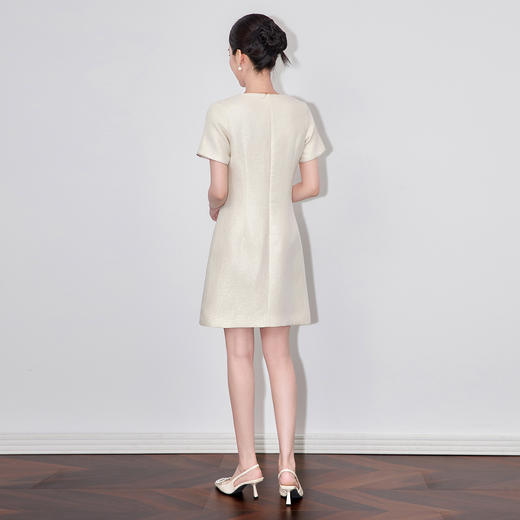 「高货wl 」全新升级【铂金会员358/天猫479/差价121】(73230)洛诗琳气质矜贵钉珠刺绣连衣裙2025夏季天丝麻小V领裙子 商品图1