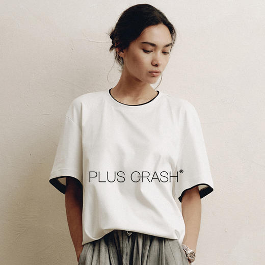 PLUS CRASH轻奢舒适领部双层撞色短T恤港风黑白纯色简约休闲T恤衫 商品图3