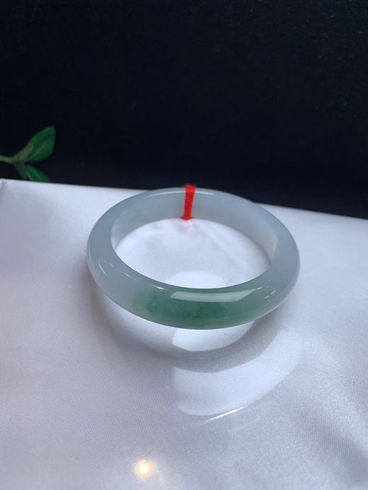 620458，54.8 冰底飘绿手镯，冰冰的，底妆冰透干净，一截带底色，干净清爽 商品图4