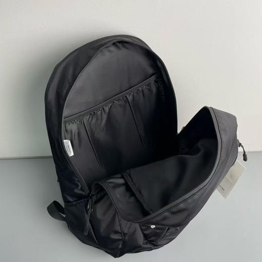 日单正品海丽汉森  休闲户外双肩户外背包
尺寸 ：长30宽17高46超轻
两个色 商品图13