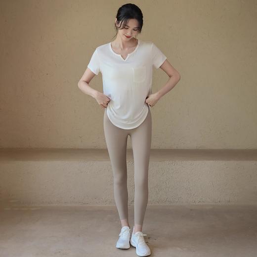 跃牌【周游世界系列】新款瑜伽服女宽松透气上衣跑步训练健身服T恤桑蚕丝运动短袖TP0873 商品图4