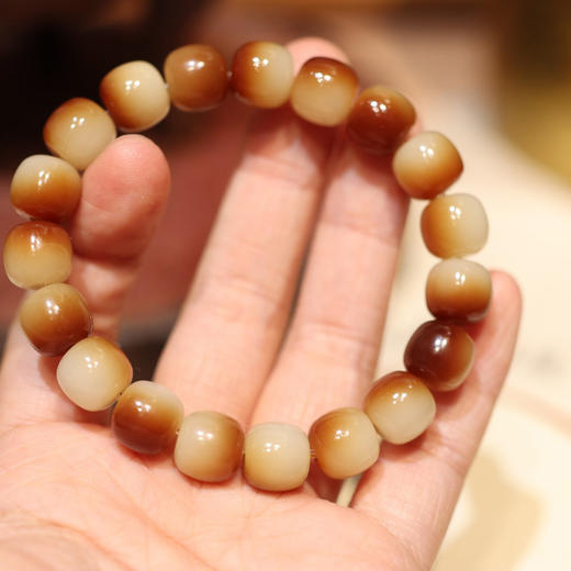【晴水/糖玉渐变白菩提桶珠手串】敦煌小众天然渐变晴水 双色糖玉菩提子手串 风化菩提绕指楼手持文玩佛珠念珠 商品图0
