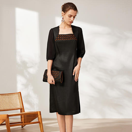 TANGY Collection天意2025秋季新品商场同款女一字领连衣裙L253806 商品图1