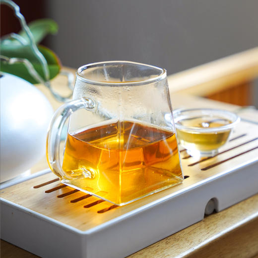 张老师勐海私仓茶；为今年春茶季再添一把火；【十一年陈薄荷塘】2015年核心古树茶地II类大古树；数量有限仅有2件，闭眼抢；只收一个仓储费；357g/饼 商品图4