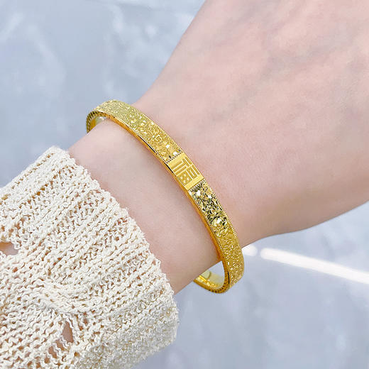 【限时克减150元】足金 无氰5D空心固口手镯碎碎冰福气满满福字手镯（面宽约5.7-6.1mm）(AR5DSZ00051)(预售产品下单后不退款不退货不换货不补差价 商品图2