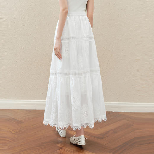 【严选】诗凡黎设计感镂空花边半身裙2025秋新款高腰显瘦轻盈A字仙女长裙7G7340631 商品图4