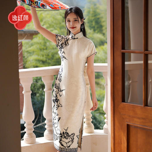 逸红颜黎黛2025夏新款浪漫的蝴蝶飞舞定位花光滑缎子文艺改良旗袍 商品图0