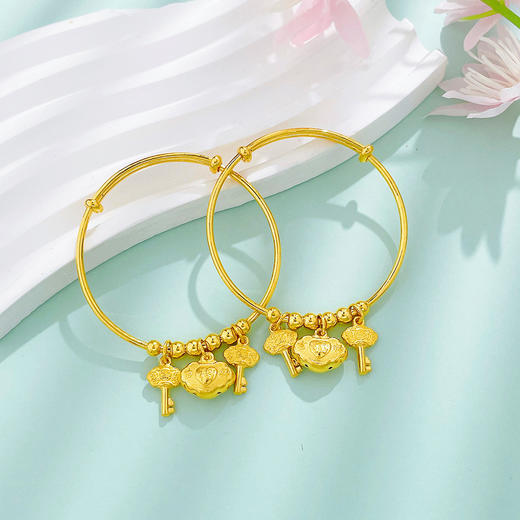 【限时克减150元】足金999.9 #儿童/宝宝 #萌宝岁礼 空心串珠圆管推拉如意福锁开心钥匙吊饰BB镯/对（面宽约3.7-4.1mm）(BPWTZ00004)预售产品下单后不退款不退货不换货不补差价 商品图1