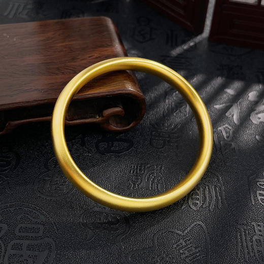 【限时克减150元】足金999.9 #复古风 椭圆古法空心固口光圈素圈手镯泥鳅背贵妃镯（面宽约7.4-7.8mm）(GFSZW00201-3)预售产品下单后不退款不退货不换货不补差价 商品图1