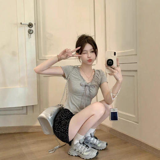 【灰色高级感❗️蝴蝶结花边短袖】修身显瘦辣妹短款上衣ins，夏季v领修身显瘦，木耳边正肩t恤女，芭蕾风甜辣短款小个子上衣服L 商品图2