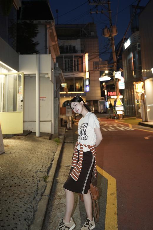 COCO ZONE 刘一一 "漫步T"修身圆领显瘦做旧故事感T恤CD2A1437 商品图0