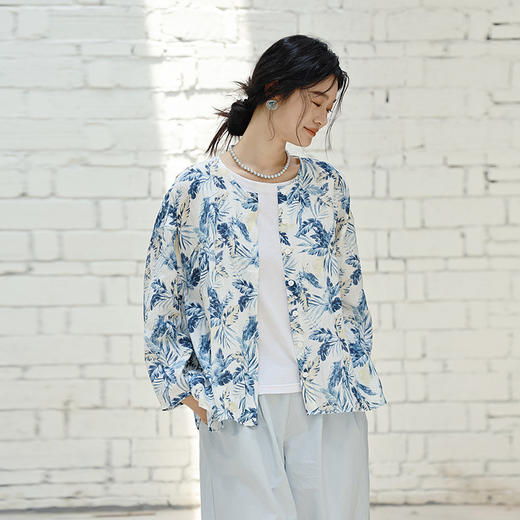 绽放女装410朵/【莫兰迪系列】双支数亚麻底布印花防晒开衫短外套 商品图0