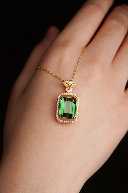 8.69ct收藏级绿碧玺 商品图3