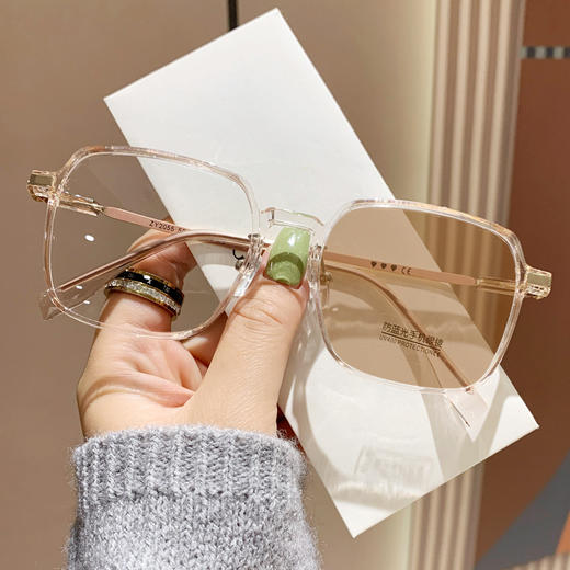 【 防蓝光感光变色眼镜】男女大框超轻高颜值显瘦素颜变色近视眼镜 商品图6
