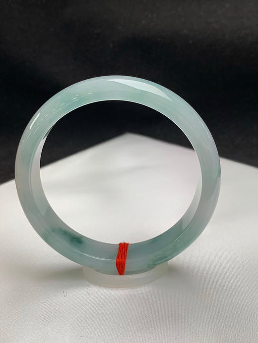 620473，57.8圈口，糯冰飘花正圈飘，白底飘蓝花，种老水足，微透 商品图3