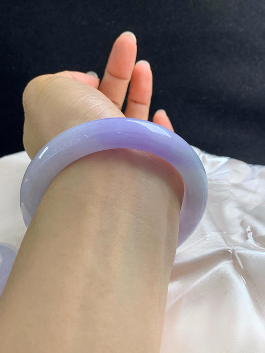 620478，59.5圈口，糯冰飘紫正圈平安镯，淡紫底飘一截浓紫色，种老水足 商品图5