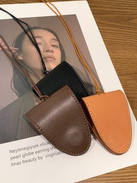 【高品质私服】【IC荔纹牛皮革眼镜挂绳】采用耐用牛皮材质，磁吸开合，防止眼镜掉落，方便携带G1458-CC【无标出货 介意慎拍】