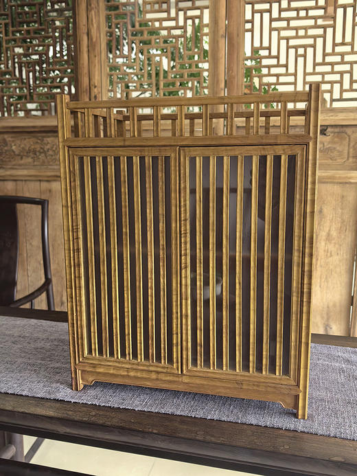 楠木竖棂格茶柜 商品图2