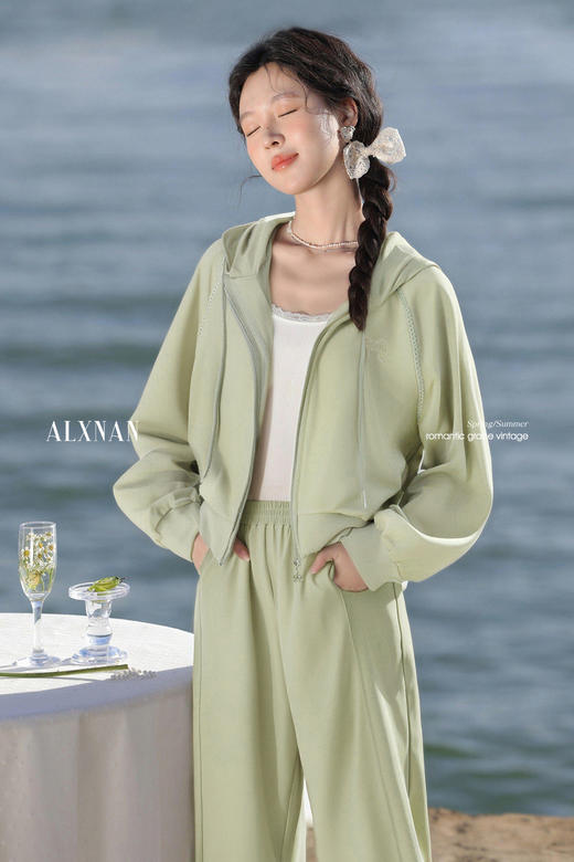 鹿向南「云窗绿影」绿色背心L52928DD 商品图3