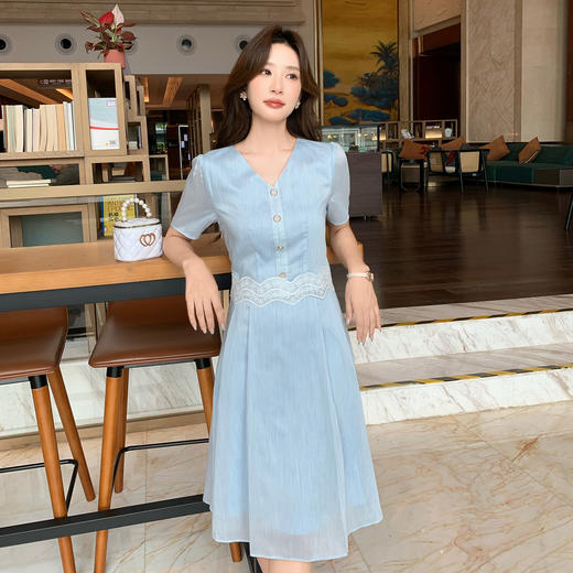 奢姿大码女装2025夏季新款胖妹妹时尚减龄V领蕾丝拼接短袖连衣裙9952835004【1】 商品图2