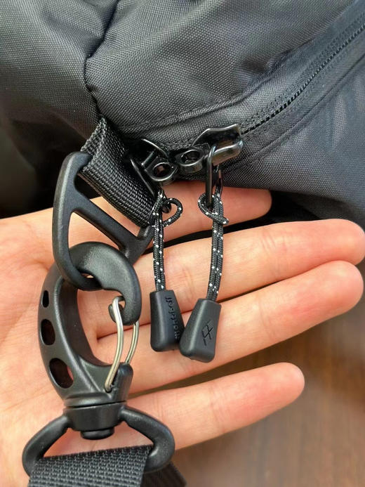 原单正品 montbell户外休闲轻便尼龙防撕裂5L单肩包斜挎包法棍包，
颜色：绿色 黑色 黄色 橘色
尺寸：14.5*28*14.5cm 商品图7