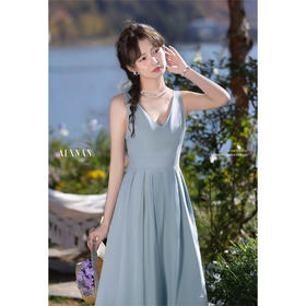 【65折秒杀】鹿向南「月栖树梢」蓝色连衣裙2025年新款夏季时尚吊带裙女士QYM002452