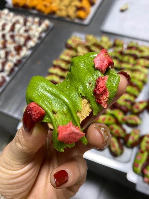 花样奶枣，好吃好看，赏心悦目，又有红枣的醇香甘甜，还有奶香十足的奶酱诱惑，再配上不同口味的搭配呈现出不同的美妙滋味！果干酥脆、肉松咸香、抹茶清新！ 商品图3